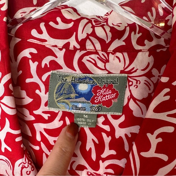 The Hawaiian Original Hilo Hattie Red Silk Shirt Medium - Picture 5 of 5